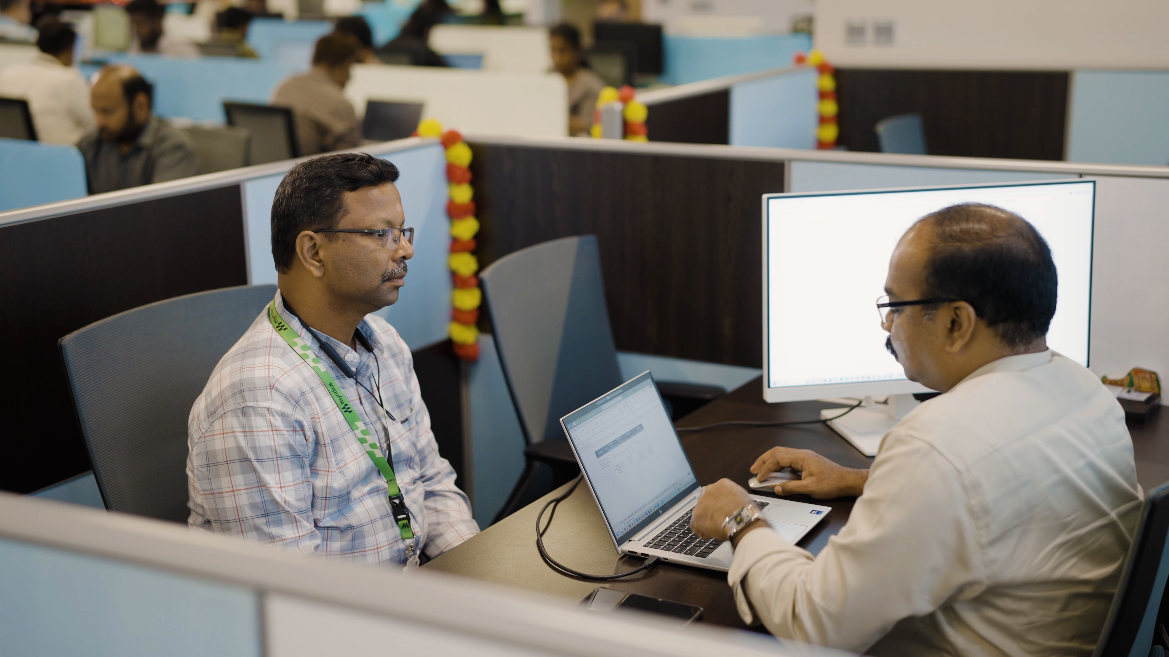 Employees-working at desk_1_Chennai