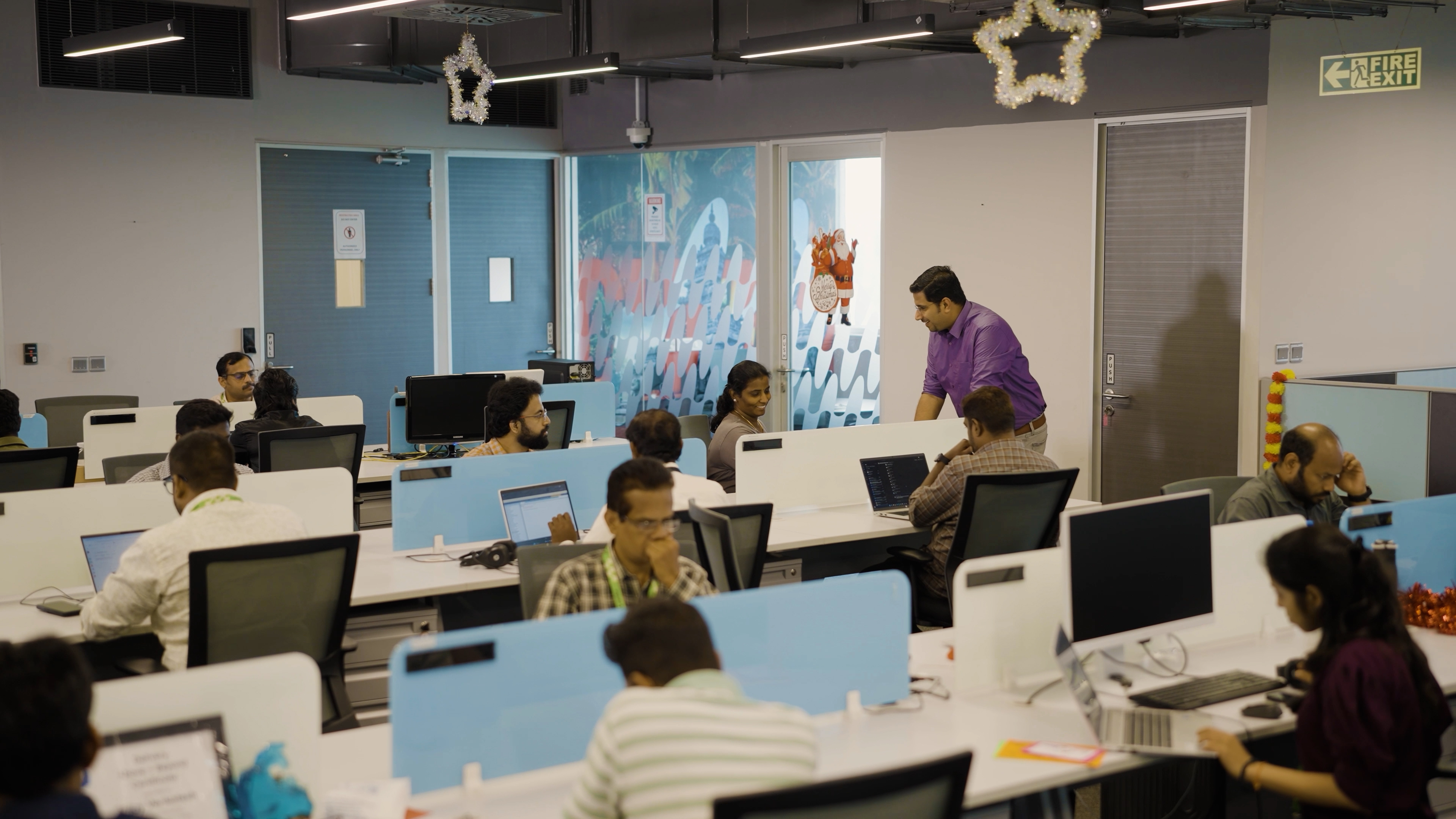 Employees-working at desk_Chennai